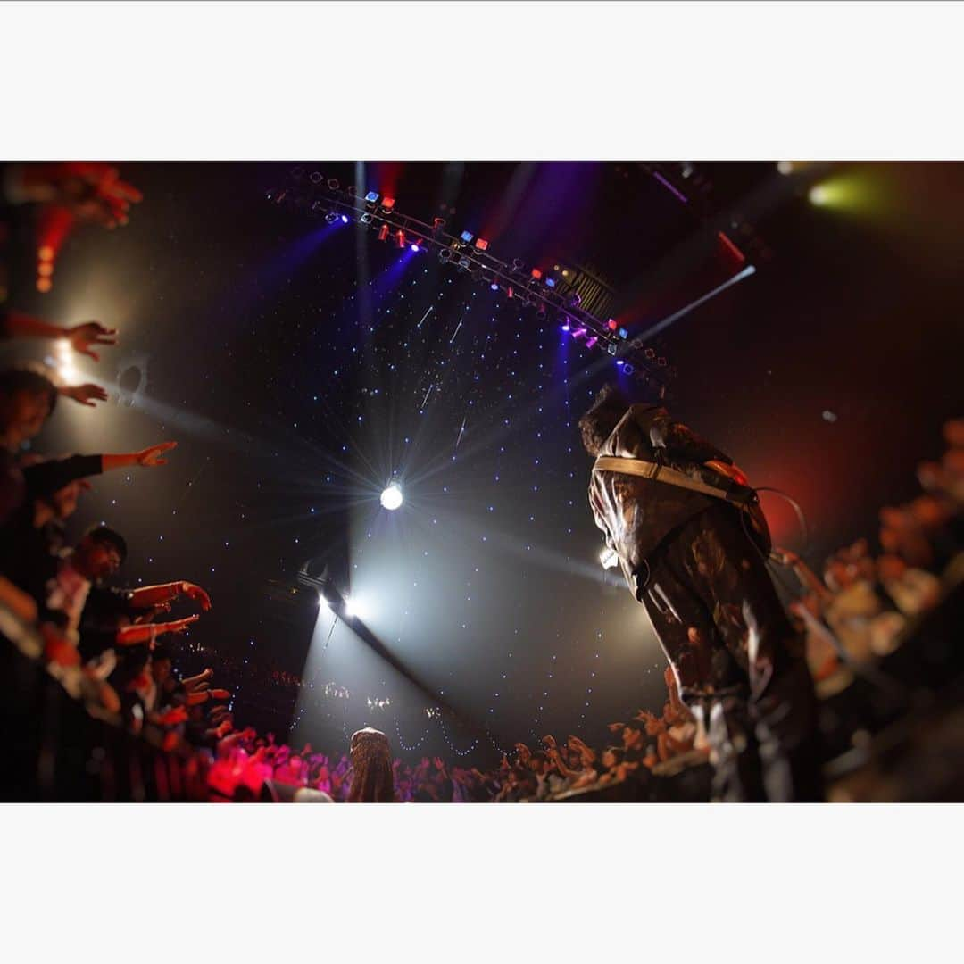 yuiさんのインスタグラム写真 - (yuiInstagram)「毎公演ごとに写真のクオリティが上がっていくので載せきれないっ！皆の笑顔が輝いてました♪もらったパワーを大切にして次に繋げていきます◡̈⃝︎⋆︎* ． ． #エクスペクト・パトローナム！！ #USJ行きたすぎ #ハリポタ #たくさん話しかけてくれてありがとう #551がある時〜♪ ． ． The quality of the photos goes up every performance, so I can't put them all! Everyone's smile was shining ♪ I will cherish the power I have received and connect to the next ◡̈⃝︎⋆︎ *」10月27日 22時24分 - yui_flower_flower