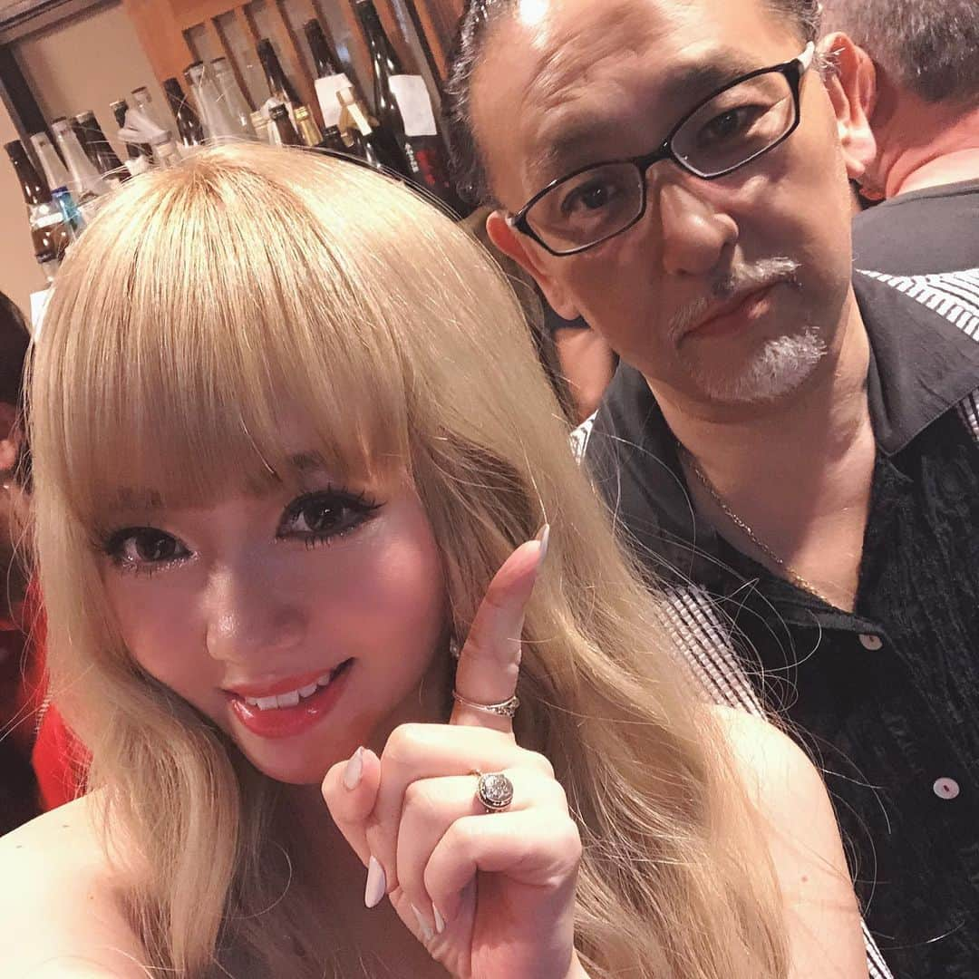 mirayさんのインスタグラム写真 - (mirayInstagram)「今回呼んでくださった沼津のボスsmokeyさん❤️ ありがとうございました‼️🥰 5月に沼津LIVEに参加させてくださったベーシストの鮫島さんのおかげで2回目につながり感謝です😭🙏 ありがとうございました❤️ ご飯も美味しい😍❤️ #live #music #静岡 #沼津 #けんこつハンバーグ #さわやか #ろさん #トニーズホノルル #鰻 #桜家」10月27日 22時27分 - miray0705