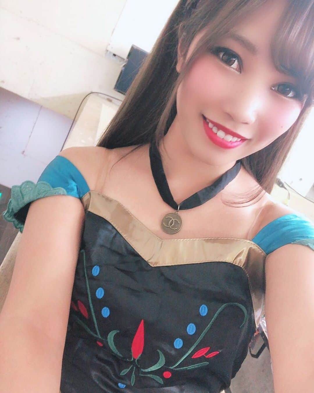 R!Nのインスタグラム：「Anna 💕  #ana #anna #Frozen #コスプレ #仮装 #アナ #アナと雪の女王 #ringemie #aldiousrin」