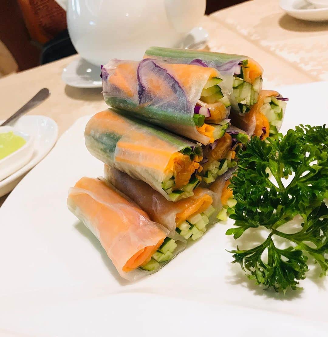 早川瑞希さんのインスタグラム写真 - (早川瑞希Instagram)「タイ来たのに中華食べた(え、笑)  #美味しいはタイ語で #アロイって言うんだよ #食べ過ぎた #🐷 #早川瑞希」10月27日 22時43分 - wakamiyahazuki