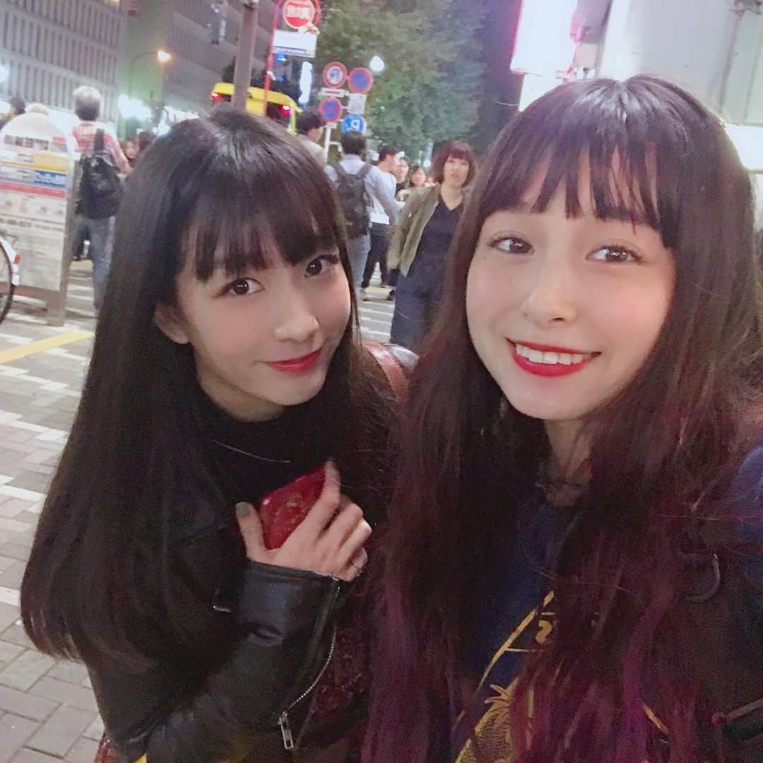 トミタ栞さんのインスタグラム写真 - (トミタ栞Instagram)「#あゆみくりかまき #くりか #くーちゃん が可愛すぎる たくさん一緒に撮った♡  #美人 #可愛い #優しい #喋り方溶ける #自分のことくーかっていう #なにそれ #犯罪だわ #卑怯だわ #あざとくもない #素直 #純粋 #ピュア #でも大人 #冷静 #でも明るい #セラピー #これでDJとか #もうやめて #八重歯最高 #携帯そこ当てるの可愛い #知恵熱出てきた」10月27日 22時38分 - tomita_shiori