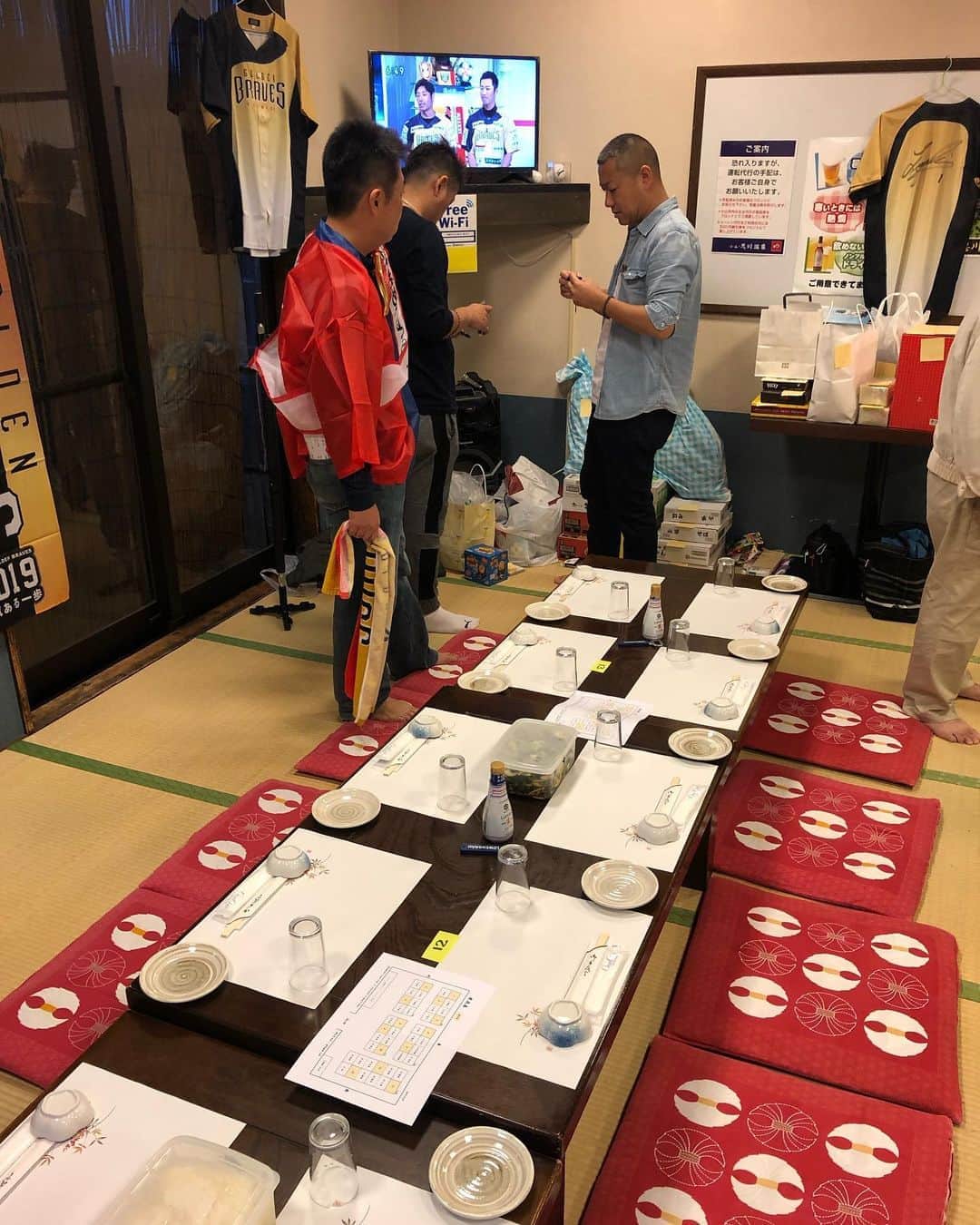 西岡剛のインスタグラム：「皆さん全く野球に興味なかった人が🤣 栃木で出会って開いてくれた祝勝会は最高の時間になりました❗️ じっちゃん達に感謝❗️ #西岡剛」