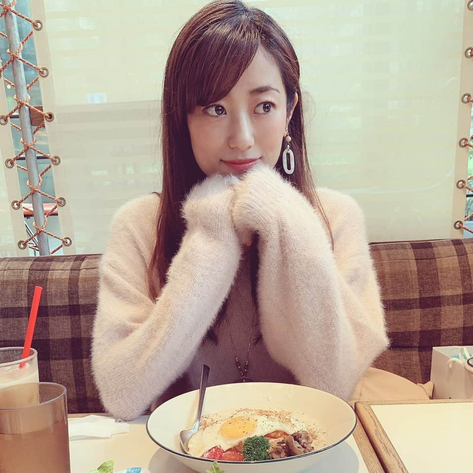 鈴丘めみさんのインスタグラム写真 - (鈴丘めみInstagram)「本日30歳になりました🎂✨ 20代での経験を活かして、 自分らしく、楽しい30代に していきたいと思います😊  そして いつも仲良くしてくれたり 支えてくれたり 応援してくれる方々に 感謝の気持ちを込めて。  皆さん いつもありがとうございます💕 これからもよろしくです！  #三十路入りました #mybirthday #happy」10月27日 14時12分 - memi1027xoxo