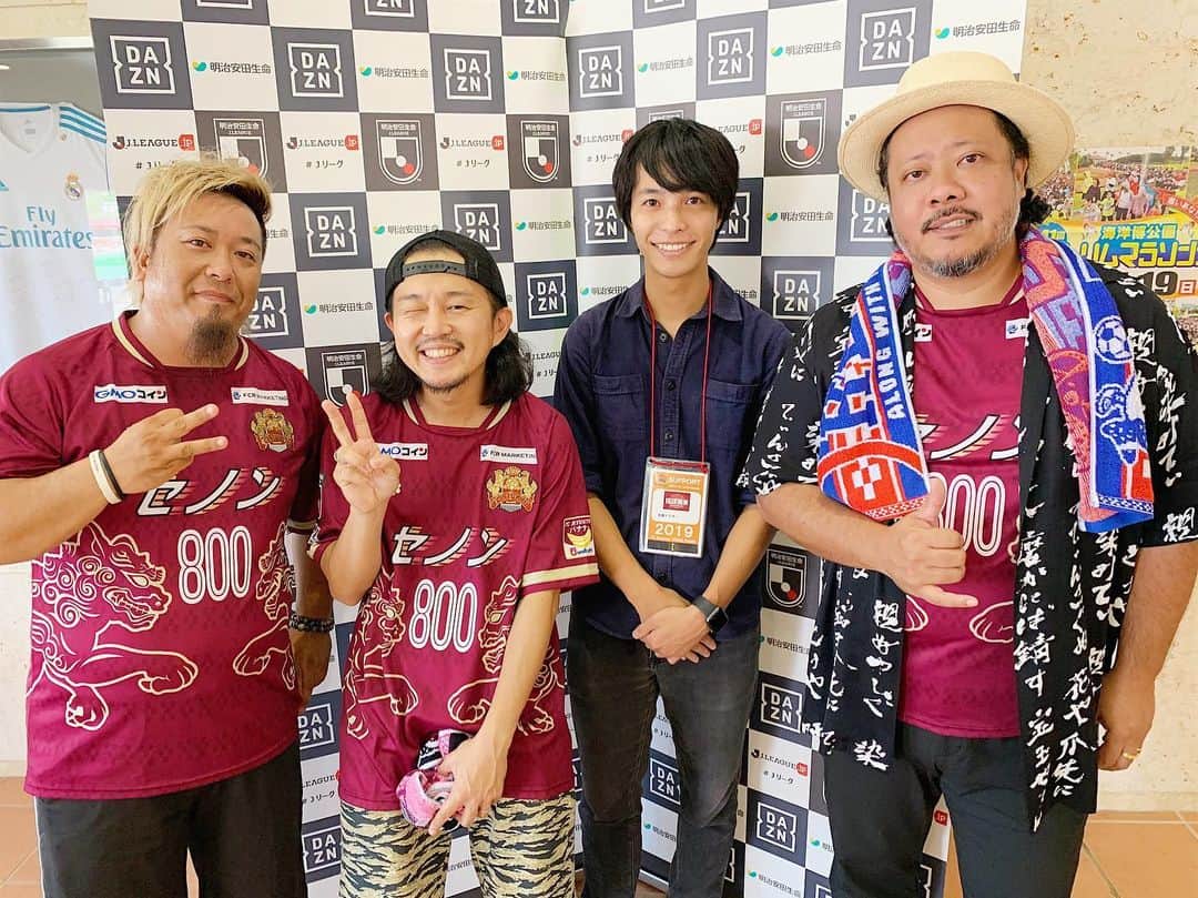 のインスタグラム：「モンゴル800さんと✨休日はJリーグドクターしています⚽️今日は大好きなモンパチさんがゲストライブでした🌏カラオケでよく歌う小さな恋のうたを聴けました🐰✨. #もんごる800 #モンゴル800 #mongol800 #モンパチ #jリーグ #ドクター」