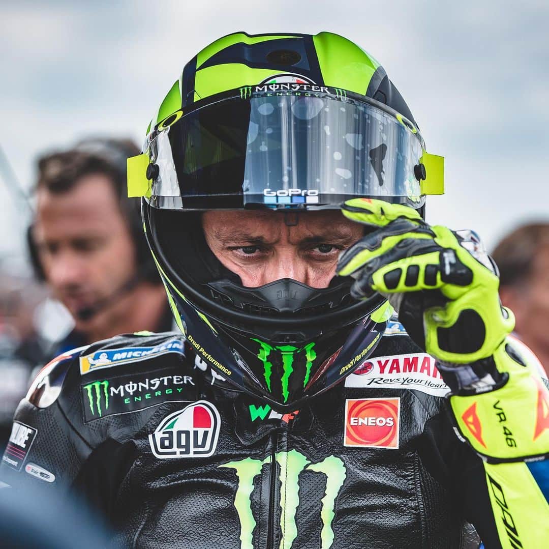 OAKLEYさんのインスタグラム写真 - (OAKLEYInstagram)「See a legend. ➡️➡️➡️ #Rossi400 #OneObsession #AustralianGP」10月27日 14時23分 - oakley