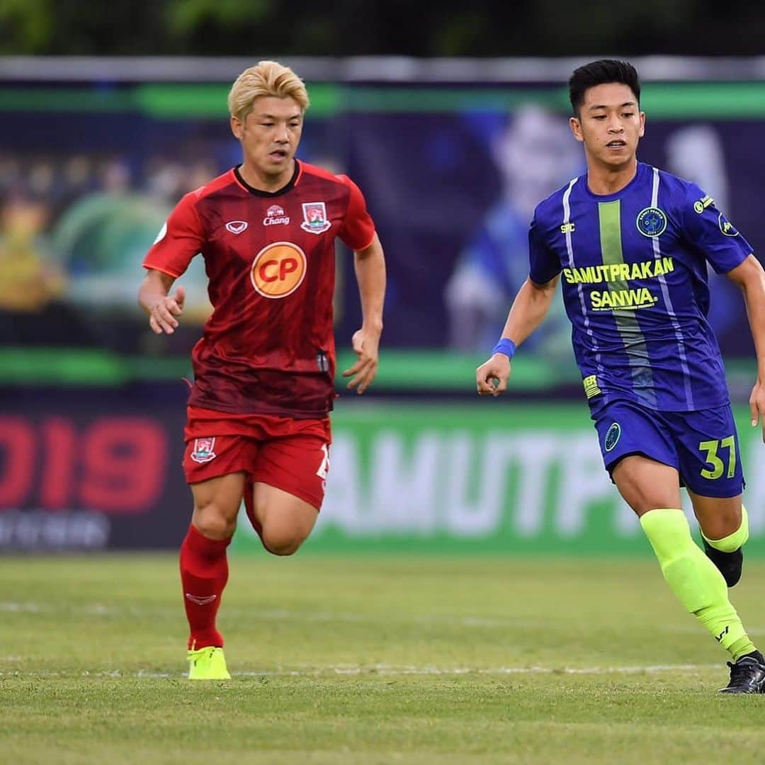 馬場悠企さんのインスタグラム写真 - (馬場悠企Instagram)「Continued running until the end of the season 🔴TRAT FC🔵BGPU thank you‼︎ 今シーズンも応援ありがとうございました。たくさんの方に応援して頂き、怪我をした時もたくさんの方に心配のメール、電話を頂きました。本当に多くの方に支えられて無事に今シーズン終えれた事に感謝です‼︎苦しい時もありましたが、サッカーはやっぱり楽しいし、やり甲斐がある、と思いました⚽️⚽️ また来シーズンもサッカー出来ます様に。 🔴TRAT 13試合(2G2A) 　1 Man of the match 　2 Best 11 🔵BGPU 18試合(3G8A) 　5 Man of the match 　4 Best 11 ・8年目が終了 　241試合出場 　57Goal  45Assist  #trat  #bgpu #🔴 #🔵 #2019 #タイリーグ #総括 #⚽️」10月27日 15時27分 - yuki_bamba32