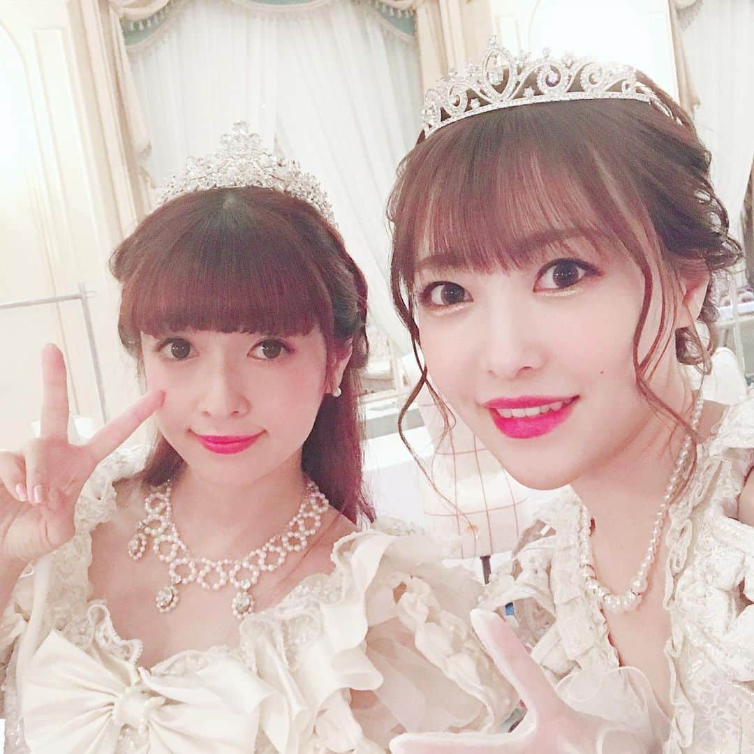 黒崎真音さんのインスタグラム写真 - (黒崎真音Instagram)「皆さんと☆ . #Hirokotokumine #ロリータウェディング #weddingdress #lolita」10月27日 15時19分 - maonkurosaki922