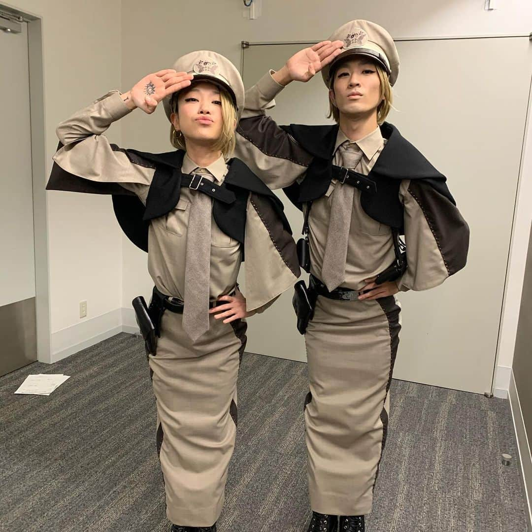 Aya Satoさんのインスタグラム写真 - (Aya SatoInstagram)「師弟コンビ！ 婦警？さん達 #ayasato #ufo #公然の秘密 #椎名林檎 #darksidepolice」10月27日 15時43分 - ayasato_official