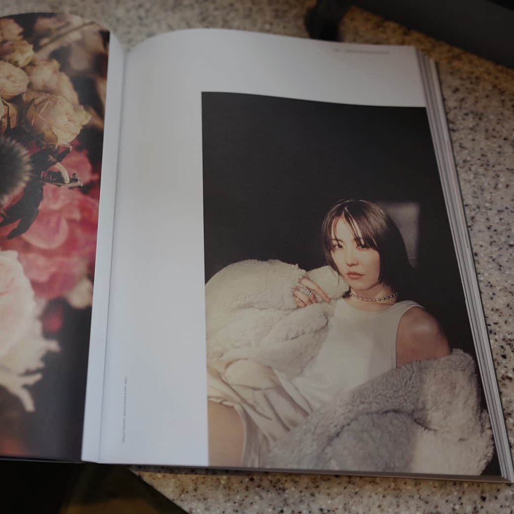 松本恵奈さんのインスタグラム写真 - (松本恵奈Instagram)「her. まぁちゃんがCLANEのムートンCOATを着てくれています。 素敵な人と素敵なmagazine. ありがとう。 #her #magazine #hermagazine  #長澤まさみ #clane」10月27日 15時39分 - ena1123