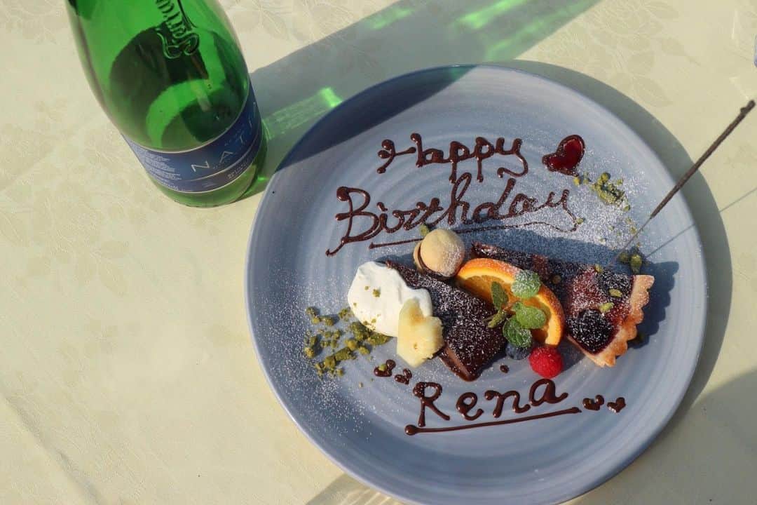 RENA さんのインスタグラム写真 - (RENA Instagram)「Thank you🥰 ． 1ヶ月半前のお誕生日をお祝いしてもらっちゃったw🥂 ． テラスが気持ち良い✨ ． ． ． #lunch #sunday #birthday #bff #ランチ #女子会 #日曜日 #六本木 #オトナ女子」10月27日 15時41分 - rena_flare