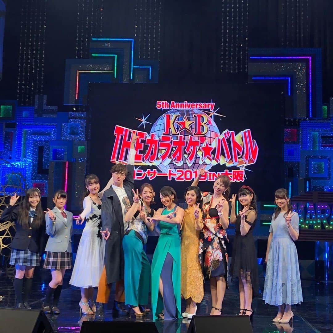 宮本美季のインスタグラム：「カラオケバトルコンサートin大阪！お昼の部が終了。皆さんのお陰で満席御礼申し上げます😍😊❤️盛り上がったー！！夜の部、まだチケット当日券があるみたい😳😳😳！今からでも行きたい！という方是非ともー！！ #カラオケバトル コンサート #大阪 #オリックス劇場」