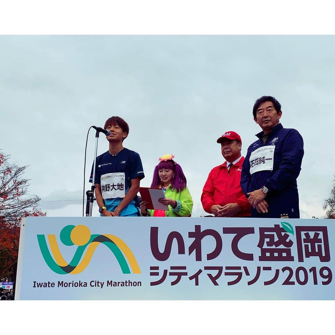 神野大地さんのインスタグラム写真 - (神野大地Instagram)「今日は #いわて盛岡シティマラソン  のゲストランナーでした。 この時期の盛岡の気候はマラソン大会には最高で、紅葉🍁も凄い綺麗でした。 今日も走ったあとは、ものまね芸人さんと一緒にトークショーさせていただきました。 時間がなく盛岡冷麺は食べれず😂 また盛岡行きたい！」10月27日 15時47分 - daichi_0913