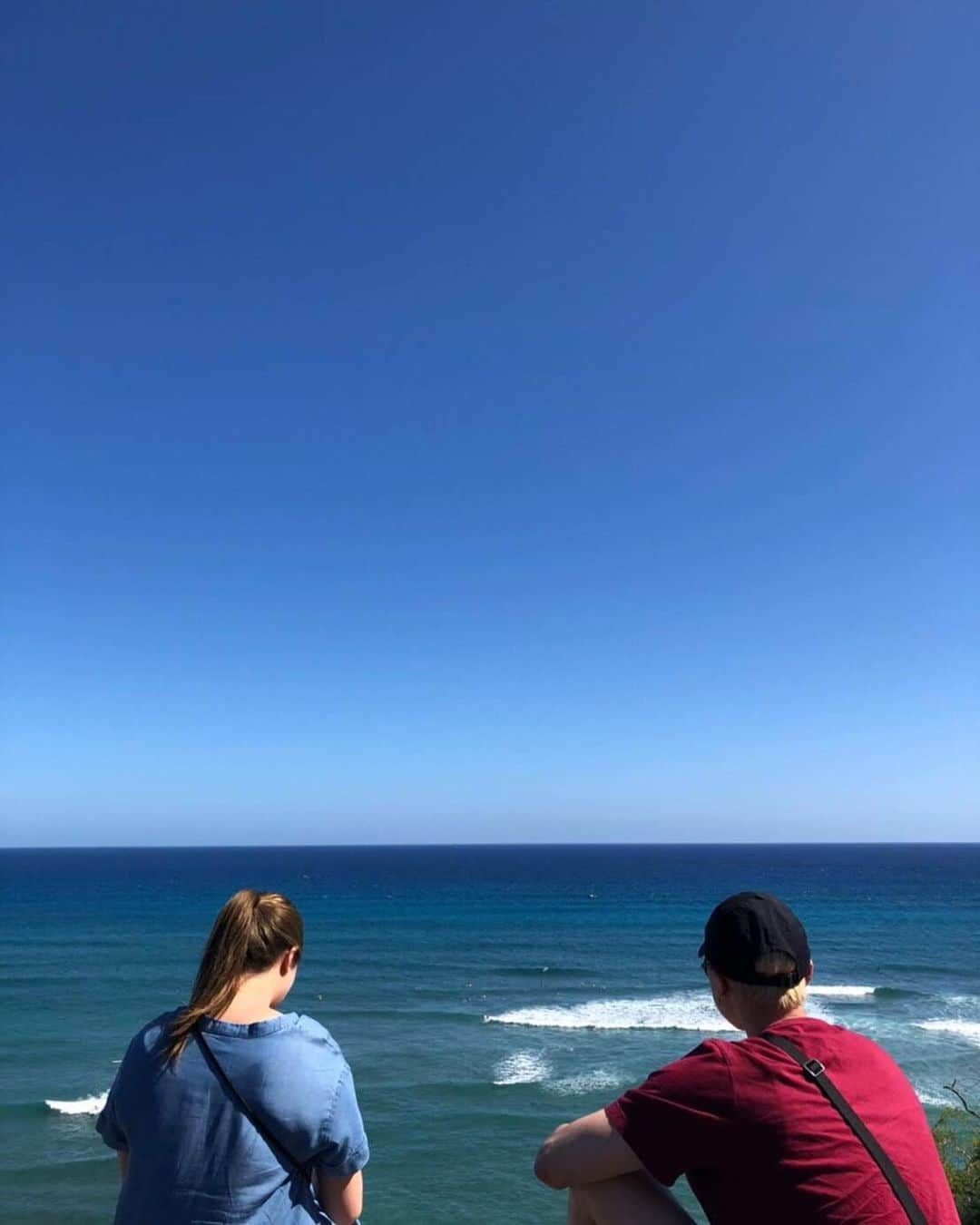 山田愛さんのインスタグラム写真 - (山田愛Instagram)「#summervibes  自然の青がめっちゃ好き🌊 #hawaii には好きなものがたくさんある🌴💙 #palmtrees #ocean #blue #hawaii #hawaiian」10月27日 16時10分 - aiyamada_