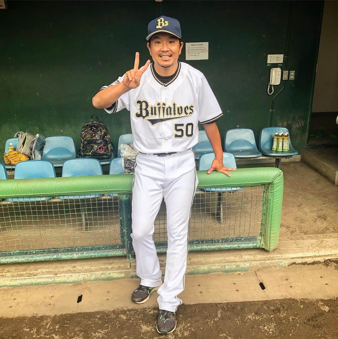 大西宏明のインスタグラム：「今日は久しぶりにオリックスバファローズの大西として⚾️ 朝から野球教室でした✨✨ #オリックスバファローズ #野球教室 #ob選手 #堺シュライクス #違う #ユニフォーム #久しぶりやけど #似合ってるでしょ ？？？ #まだまだ #現役に見えるかな 🧐 #塩崎真 さん #小川博文 さん #元プロ野球選手 #野球 #baseball  #smile #ほなっ！！」