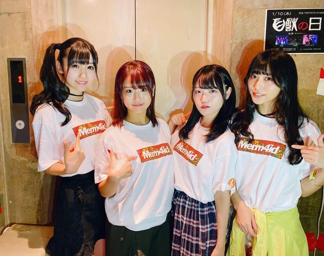 根岸愛のインスタグラム：「激ロック限定🎉 Merm4id🧜‍♀️Tシャツ みなさんゲットしてくれました？ 花柄素敵🌼🌸🥳 #fashion #D4DJ #Merm4id #激ロック #tshirt」