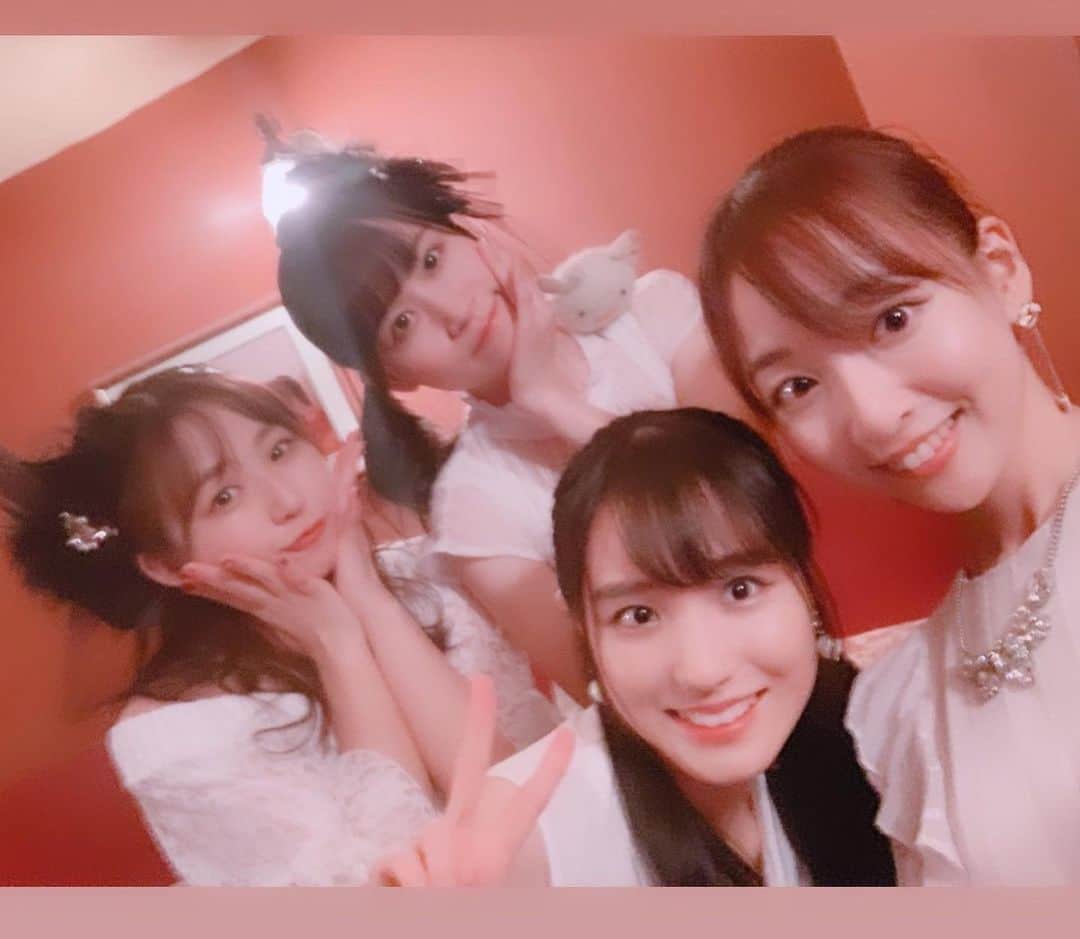 長谷川萌美さんのインスタグラム写真 - (長谷川萌美Instagram)「. . そして今月は #ビタスイ 大阪ライブ🎤🎹🎸でした！ . こうして大阪でライブ開催するのは二年振りでした！自作曲も沢山歌いオリジナル曲で盛り上がったりと楽しかったです❤️大阪に集まってくださった皆さん！アコースティックも立ち上がっての手拍子やお声も楽しかったです！！また一緒にライブしまししょう！♪♫♪♫ありがとうございました！ . #lovelys のおふたりと♡ 沢山笑ったなぁ。そういえば私と同じヘアアイロン注文してくださってたけど大丈夫だったかな☺︎ またご一緒したいです💕ありがとうございました！ . #前田のみたらし団子 #🍡 #💗 #live #大阪」10月27日 16時47分 - moemi_hasegawa