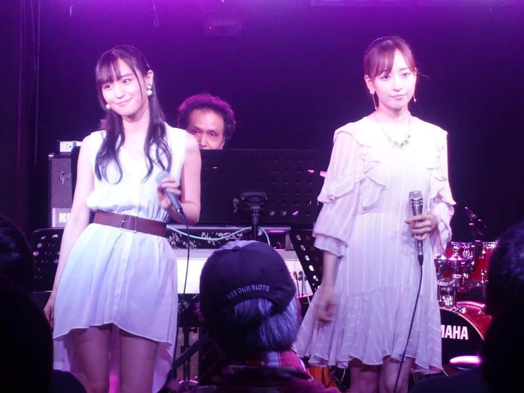 長谷川萌美さんのインスタグラム写真 - (長谷川萌美Instagram)「. . そして今月は #ビタスイ 大阪ライブ🎤🎹🎸でした！ . こうして大阪でライブ開催するのは二年振りでした！自作曲も沢山歌いオリジナル曲で盛り上がったりと楽しかったです❤️大阪に集まってくださった皆さん！アコースティックも立ち上がっての手拍子やお声も楽しかったです！！また一緒にライブしまししょう！♪♫♪♫ありがとうございました！ . #lovelys のおふたりと♡ 沢山笑ったなぁ。そういえば私と同じヘアアイロン注文してくださってたけど大丈夫だったかな☺︎ またご一緒したいです💕ありがとうございました！ . #前田のみたらし団子 #🍡 #💗 #live #大阪」10月27日 16時47分 - moemi_hasegawa