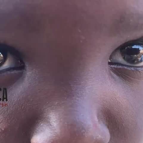 ルイージ・セーペのインスタグラム：「Buongiorno e buonadomenica da chi nella vita non ha e non cerca lusso...ma solo un futuro @weafrica_adrianonuzzo」