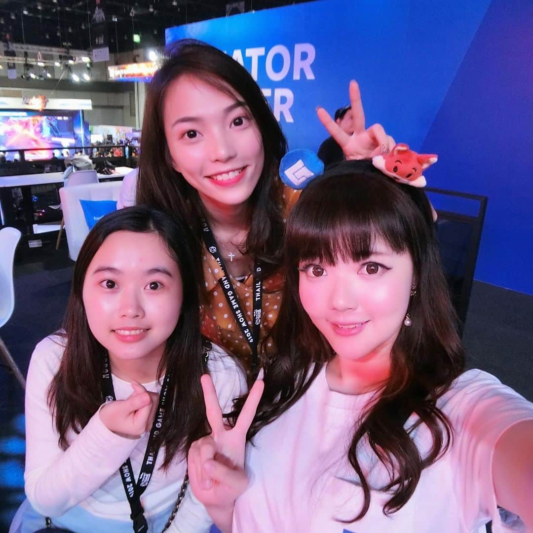 YingTzeさんのインスタグラム写真 - (YingTzeInstagram)「🌟 Thailand Game Show 2019 🌟 With @limcelyn & @viviantan95 from @egg_network ! Thank you so much for giving me the opportunity to represent Malaysia Facebook Gaming Creator and attend #tgs2019 ❤️ _ Thank you girls for taking good care of me and also thanks Vivian for practicing Crash Team Racing with me ! 😭 #blessed #facebookgaming #facebookgamingcreators #eggnetwork #thailandgameshow #ytzgaming」10月27日 16時56分 - yingtze