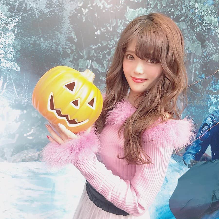 のインスタグラム：「さきちゃんと渋谷MAGNET by SHIBUYA109でやってるハロウィンイベントに行ってきたよ♥️﻿ ﻿ ハズレなしの無料抽選会やってて、ガラガラ回してる写真、だいぶ楽しんでる(๑´ㅂ`๑)笑﻿ ﻿ 31日もやってるみたいだよ(ﾉ´▽｀)ﾉ♪﻿ ﻿ #ライフアフター #ハロウィン #イベント #被写体になります #被写体  #写真好きな人と繋がりたい #インスタ映え #トリックアート #いいね #いいね返しは絶対 #渋谷 #渋谷109 #109 #ハロウィンイベント #無料ハロウィンイベント #ハロウィン #イベント #109 #Halloween #HELLOWEENevent #shibuya #スクランブル交差点」