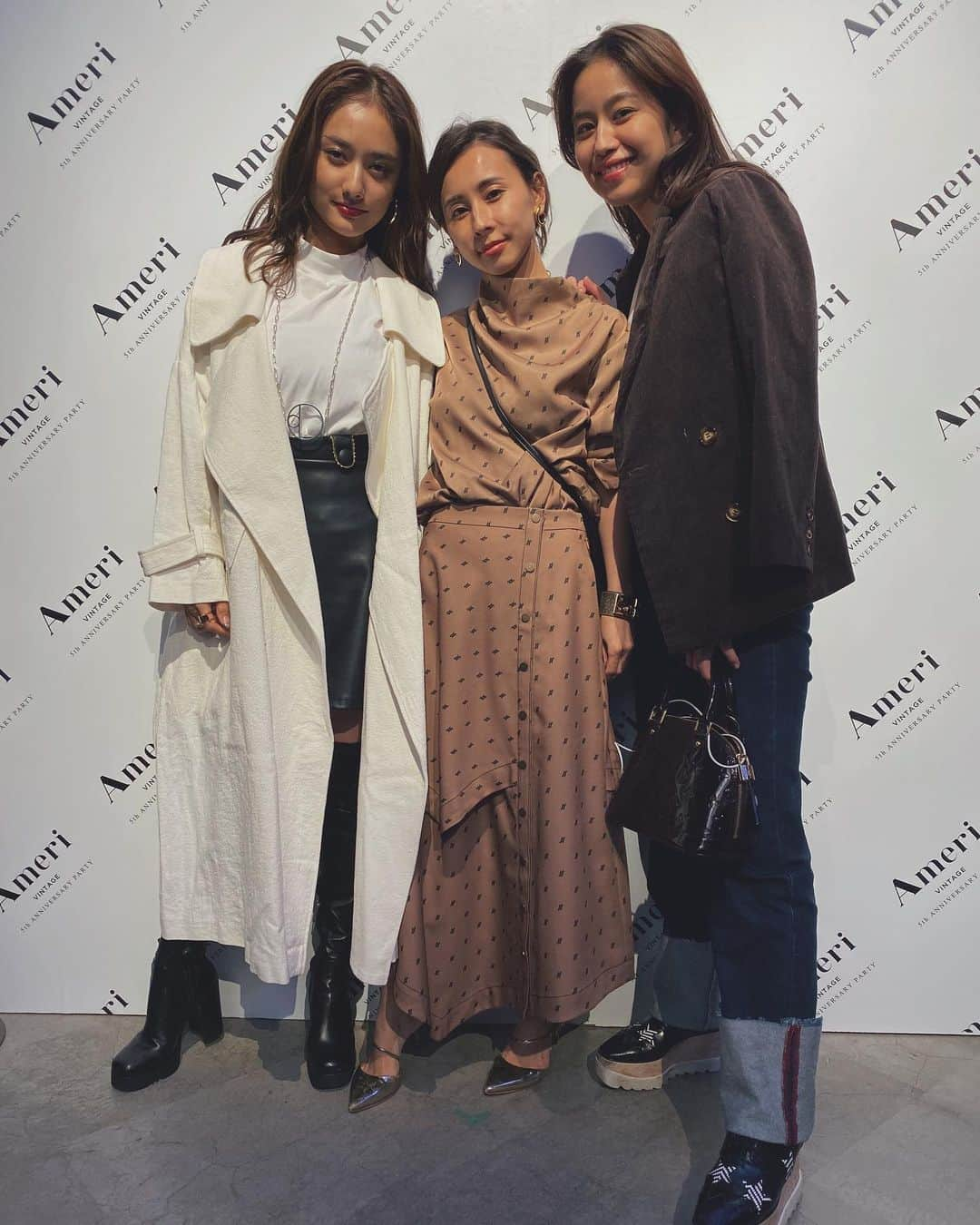 黒石奈央子さんのインスタグラム写真 - (黒石奈央子Instagram)「AMERI 5th YEAR anniversary PARTY  @mariaaaa728  @h_a_z_k_i  だいすきな妹たちがきてくれたよ❤️彼女たちのハッピーオーラは本当に癒される！  @moeka_nozaki  いつものもえぴ❤️ いつもの顔を見てほっと安心したよね😂w  @masarosachan_official  まあさもいつもありがとうね😊 またごはんいこーねー！ . . . @amerivintage @ameri.shinsaibashi @ameri_shinjuku  @ameri_daikanyama  #ameri#amerivintage#ameri5thanniversary #anniversary」10月27日 16時59分 - blackstone705