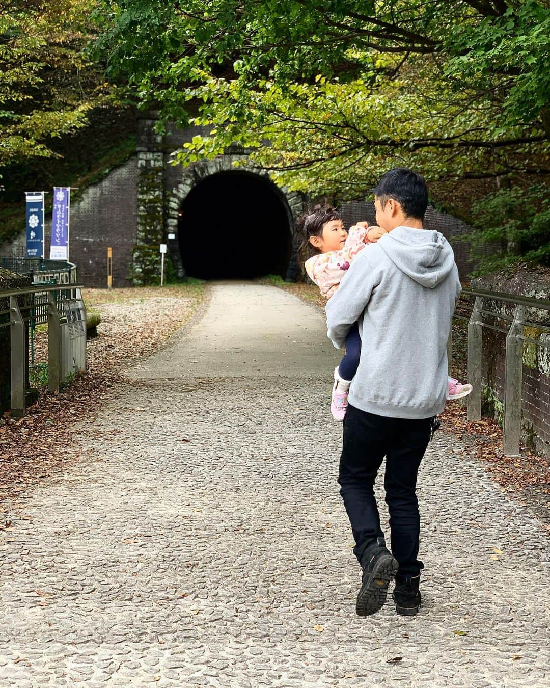 田中幸さんのインスタグラム写真 - (田中幸Instagram)「🍁ご近所ドライブ🍁 まだまだ知らない場所沢山っ  軽井沢の見晴台 めがね橋  紅葉見頃です🚙  #めがね橋 #長野県と群馬県」10月27日 17時20分 - sachitanaka