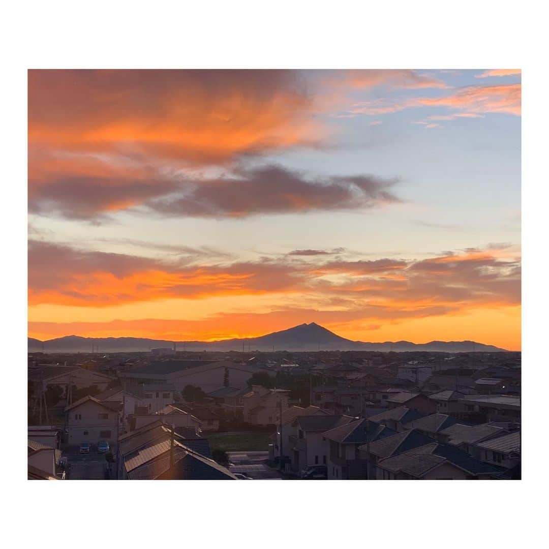 峰麻美さんのインスタグラム写真 - (峰麻美Instagram)「地元・茨城でのお仕事🎤  去年に引き続きでしたが、大変だけどとてもやりがいのある良い現場でした✨  関係者のみなさま、出場者のみなさま、本当にお疲れ様でした❗️ また来年👋  #いす1グランプリ  #イス1グランプリ  #イス1  #茨城 #結城市 #まつり結城 #筑波山 #mc #実況 #司会」10月27日 17時13分 - asaaaaami.0702