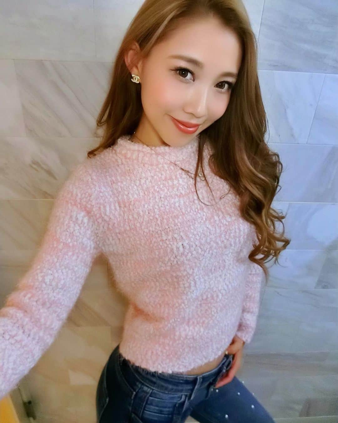 のインスタグラム：「最近買ったお気に入りの洋服で💓💓💕💕💕 日曜日の過ごし方って分からないけど昼間からハロウィンの仮装したちびっ子が近所に溢れてた🎃 ・ 昨日は幼なじみと夜ご飯に行って、たくさん怒られ気付かされた事があって、気合い入ったからもう踊りたくてしかたない！火曜のキャメまで待てない〜！（笑） #サイバージャパンダンサーズ #cjd_rina #cyberjapan #ootd #halloween #pink #codenate」