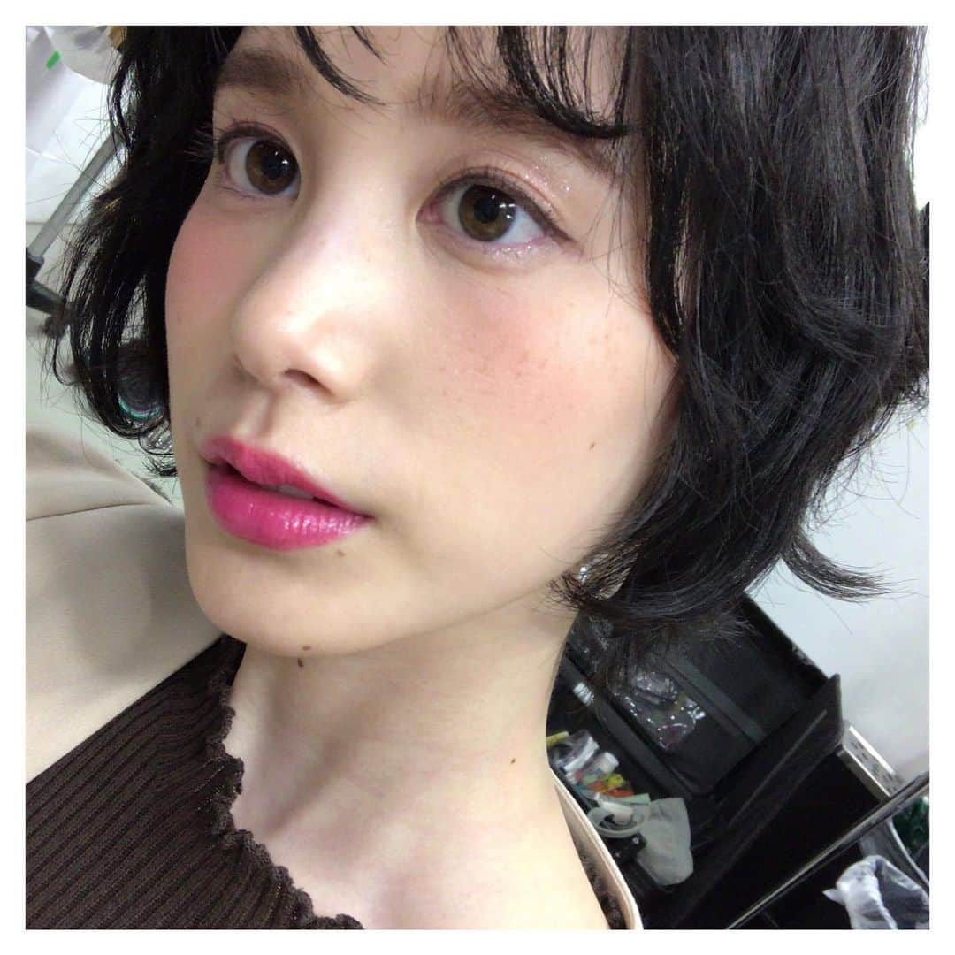 金城茉奈のインスタグラム：「遅くなりましたがnon・no12月号発売中です！！ 私は真実のON・OFF使える名品リストのページに載っています✔︎✔︎ 参考になったらいいなぁ(๑˃̵ᴗ˂̵) チェックよろしくね💐 #nonno#nonno12月号#ノンノ」