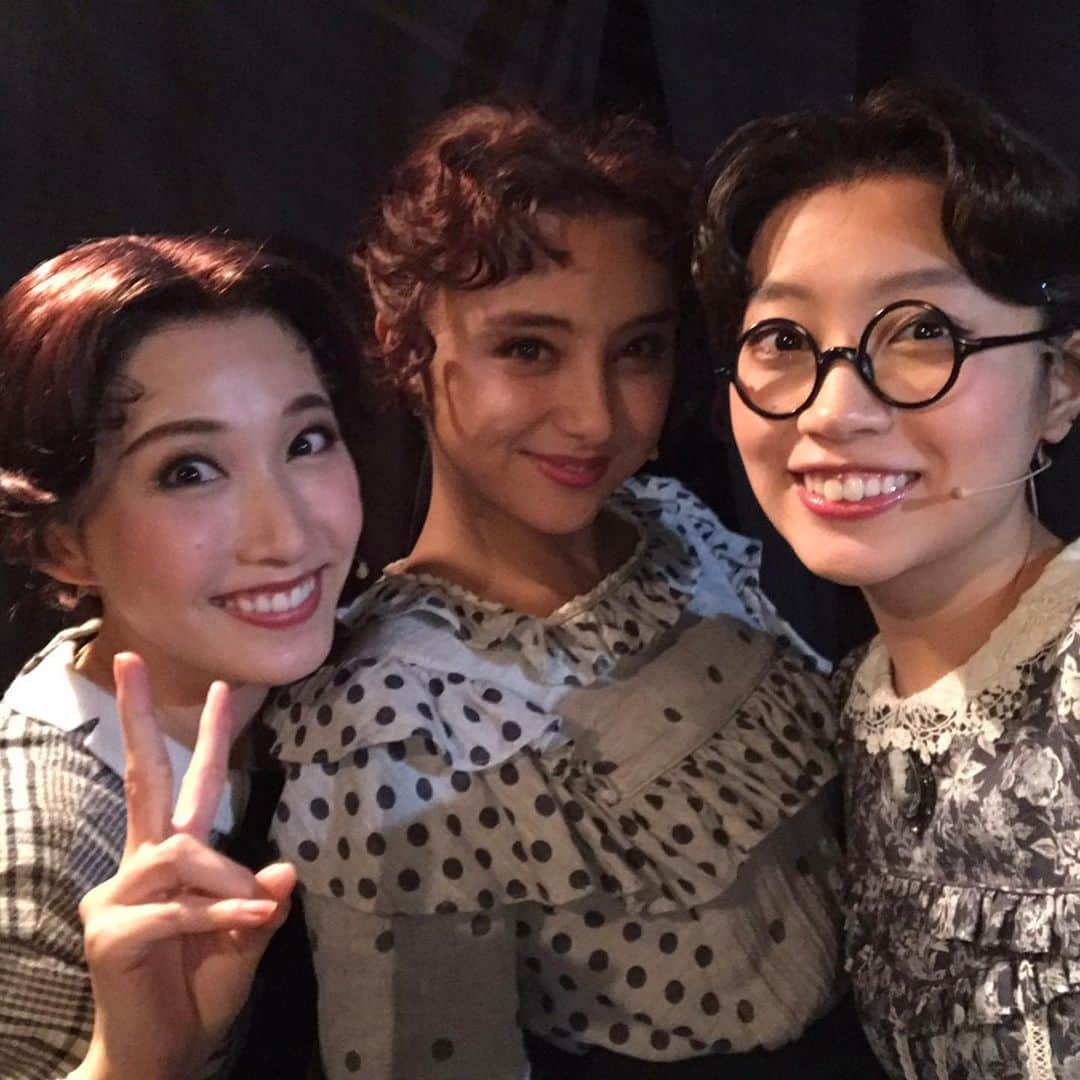 石田ニコルさんのインスタグラム写真 - (石田ニコルInstagram)「ファクトリーガールズ 本日で幕を閉じました。  チャレンジしたこともたくさんあったし、ドキドキもしたし、 不安もたくさんたくさんありました。  でもみんなが優しく包んでくれてそしてみんなで一緒に この挑戦的な作品を作ることができて、本当に幸せでした❤️ そして観に来てくださった皆様 本当にありがとうございました！  またマーシャとして 皆さまの前に立てるように なるといいな😊❤️ みんな大好きです。  #ファクトリーガールズ」10月27日 23時24分 - nicole_ishida