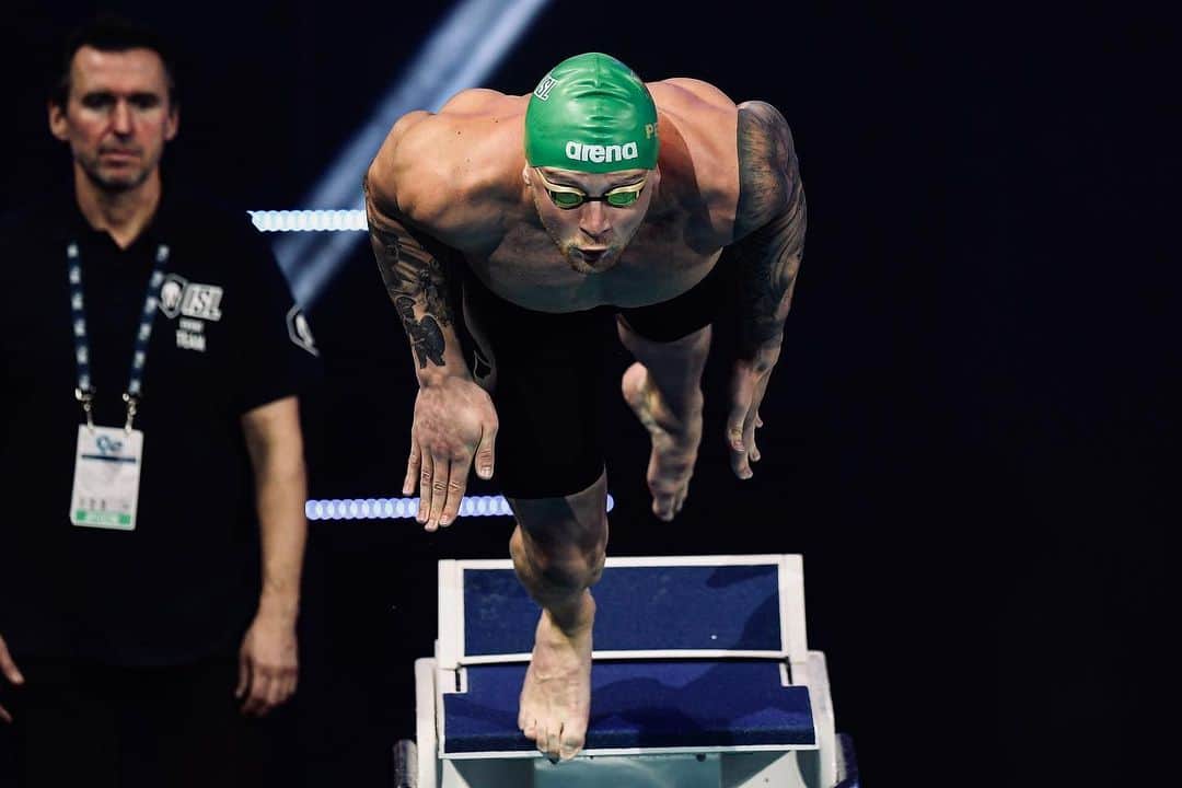 アダム・ピーティのインスタグラム：「We’re on fire on the first day in Budapest @iswimleague Tune in tonight for the 100m 🦍🏆」
