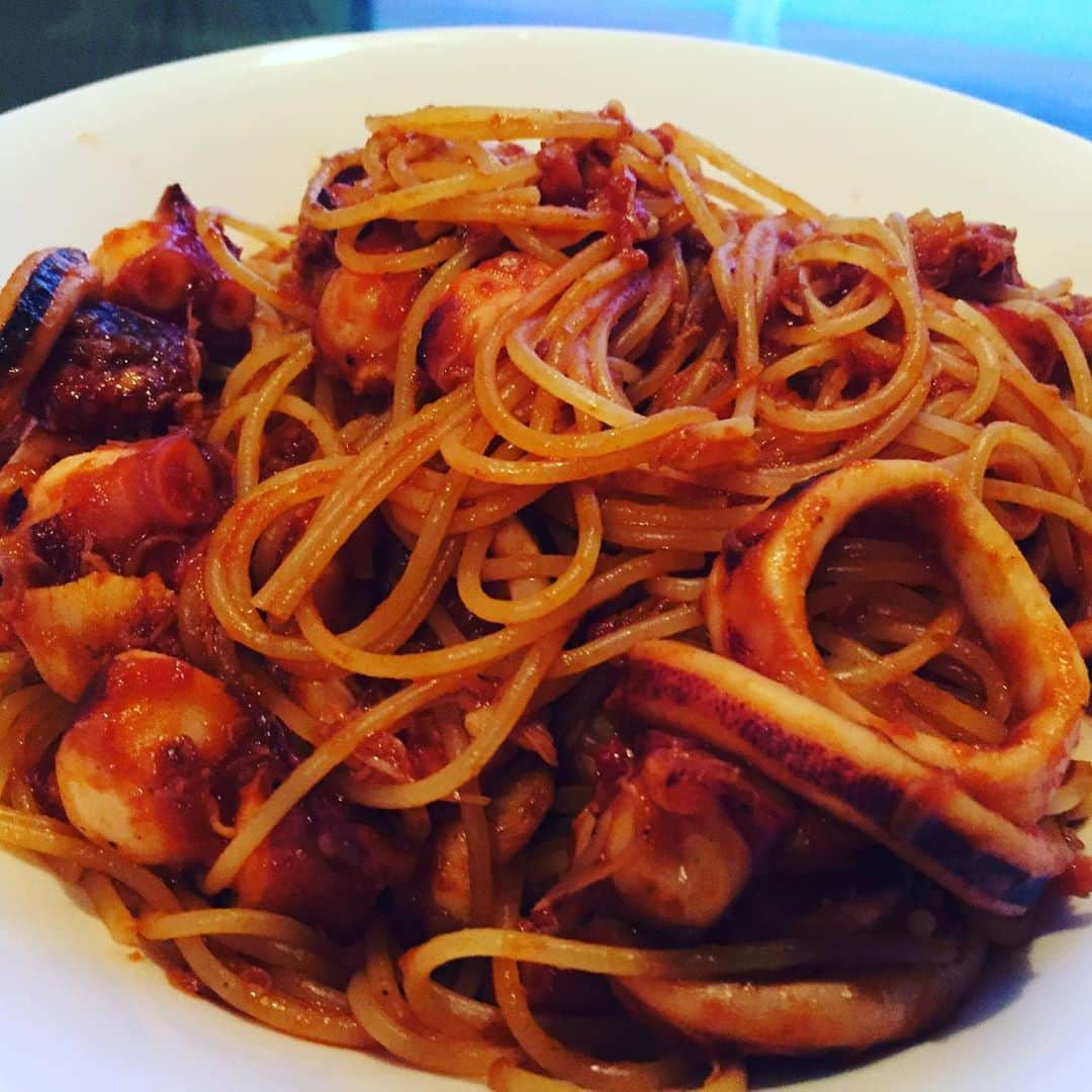 上重聡のインスタグラム：「久々の料理🍝タコとイカのアマトリチャーナ🦑🐙美味しくできました❗️ #アマトリチャーナ」