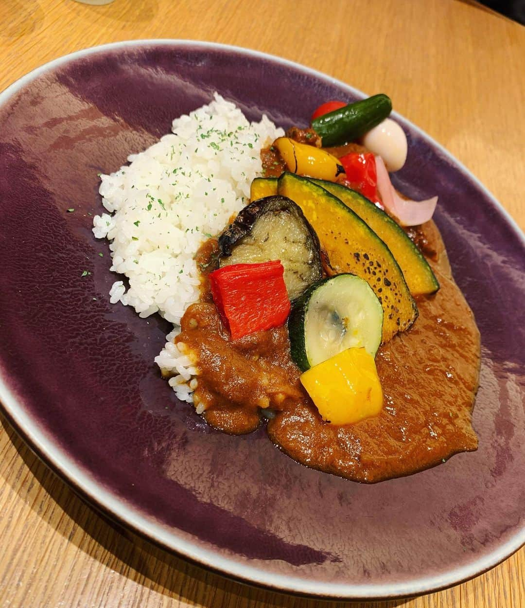 夢乃あいかのインスタグラム：「. #銀座ランチ ♡ . オープンしたばっかりのお店🍛 カレー欲満たされて満足すぎる🍴」