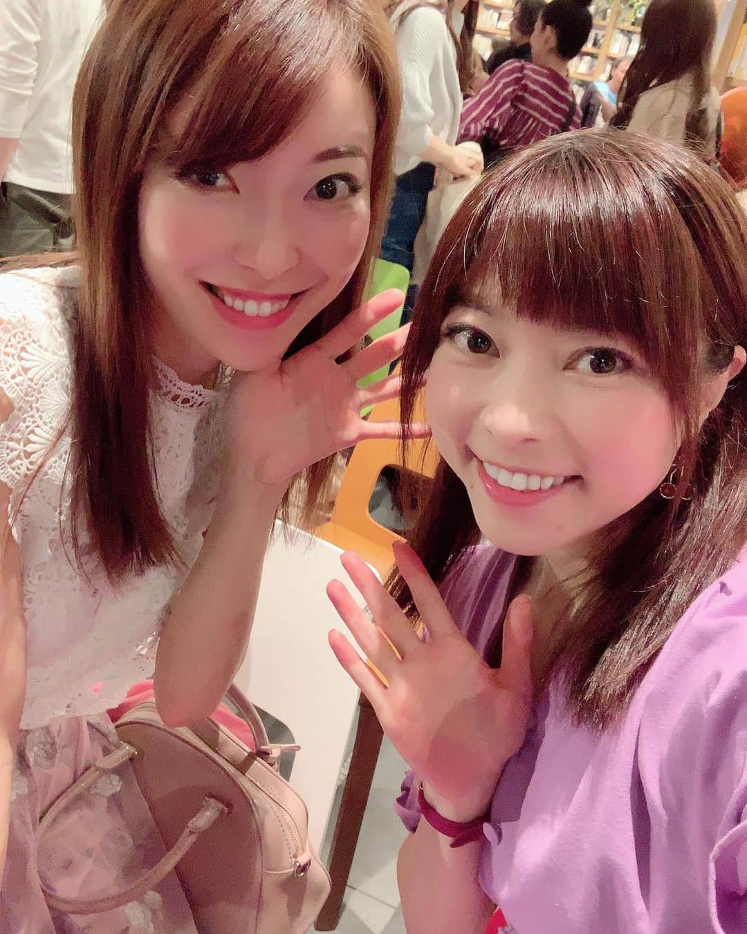 DJ MIYAさんのインスタグラム写真 - (DJ MIYAInstagram)「こんばんにゃーん❤️昨日は、11月3日【いいレザーの日】に先駆けて、二子玉川蔦屋家電 にてジャパンレザーの魅力をテーマに開催されたトークショーへ遊びに行ってきました～。💓 . .  講演者 Discover Japan 統括編集長 高橋俊宏さんと、 メソッド 代表 山田遊さん、さらに 皮の専門家の先生もいらして、革製品のお話をたっぷりと伺えました～～！⭐︎⭐️⭐︎ . .  日本の技術って、やはり細やかで凄いんですねーぇ！！💓 . 本物の、ワニ皮や、あざらしの皮とかも触ることができて楽しかった❤️(o^^o) .  ほかにもイベントがあるからチェックしてみてね♪💓 . LEATHER WORLD 2019 開催 . .  入場無料【日時】11日2日(土）-3日(日） 11時〜20時(ワークショップ 19:30まで）【場所】 スパイラルガーデン 東京都港区南青山5-6-23LEATHER WORLD 2019 . .  @ 大阪 大阪で初開催  入場無料 【日時】12日7日(土）-8日(日 ） 11時〜20時(ワークショップ 19:30まで） 【場所】グランフロント大阪 北館1F ナレッジプラザ11時〜20時(ワークショップ 19:30まで） ぜひチェックしてみてね♪❤️ . . .  #PR #レザーワールド2019 #leatherworld2019 # ジャパンレザー #japanleather #日本の革 #ファッション好き　#今日のコーデ #ワークショップ #workshop　#今日のファッション #touchleather　#ファッショニスタ　#ファッション大好き #表参道 #omotesando　#今日のコーディネート　 #表参道イベント #omotesandoevent　#旅インスタグラマー #スパイラルガーデン　#インスタグラマー　#インフルエンサー」10月27日 18時16分 - dj_miya