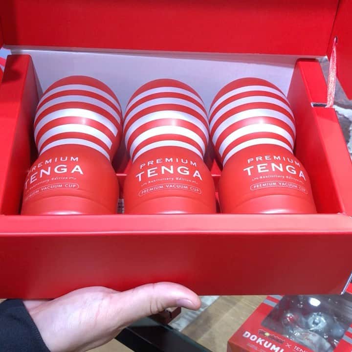 丸山ゴンザレスのインスタグラム：「TENGAのお祝い品の進化スゴいw #tenga」