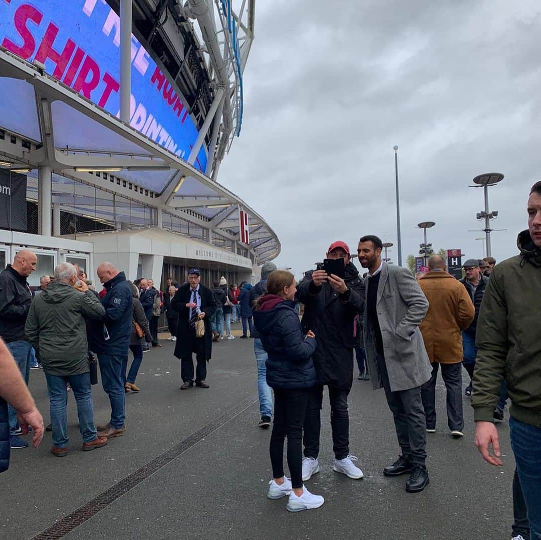 アントン・ファーディナンドさんのインスタグラム写真 - (アントン・ファーディナンドInstagram)「Was good to be back at the Olympic Stadium to watch @westham vs @sheffieldunited always good being amongst the fans we had the chances to take all 3points but a good point after a winless few weeks!  thank you @premierleague for the invite and a good productive chat look forward to more of them. #westham #premierleague」10月27日 18時26分 - anton_ferdinand5