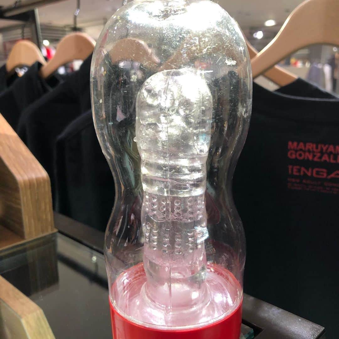 丸山ゴンザレスのインスタグラム：「スケルトン！こちらは店頭解説用だそうです。#tenga」