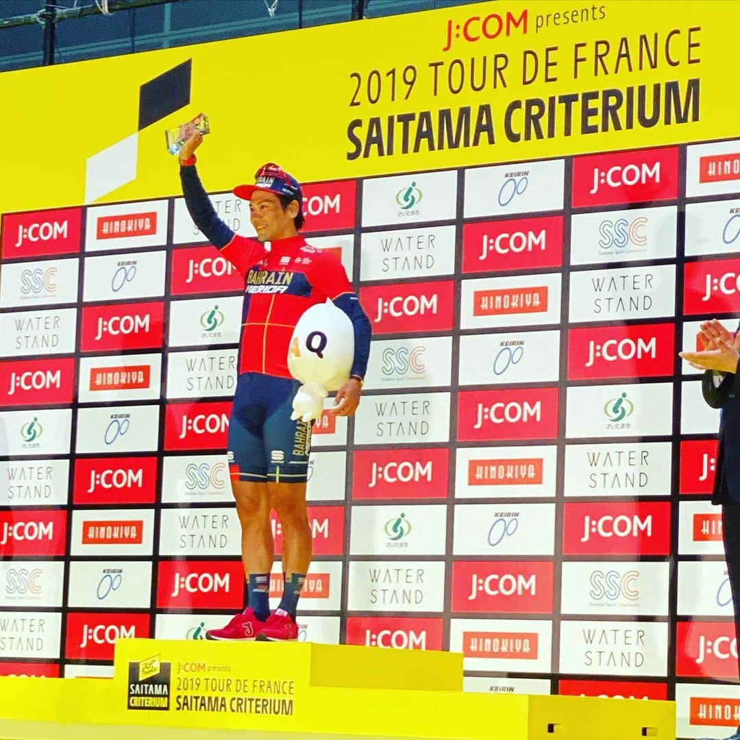 Saschaさんのインスタグラム写真 - (SaschaInstagram)「#さいたまクリテリウム #tourdefrance 2019は見事 #新城幸也 選手が日本人初優勝！！嬉しい！マイヨジョーヌとマイヨロホを両隣に従えての表彰台！今年も最高の大会！豪華選手たちが夢の共演で嬉しい！日本のファンは幸せです…そして日本のサイクルファンは最高です！ #jspocycle #saitamacriterium #tdf2019」10月27日 18時37分 - sascha348