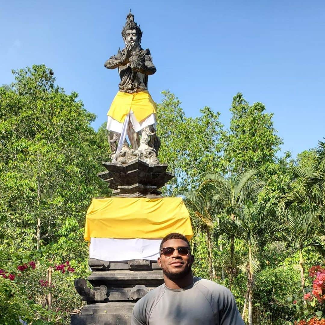 ヤシエル・プイグのインスタグラム：「Visiting Pura Tirta Empul Temple」