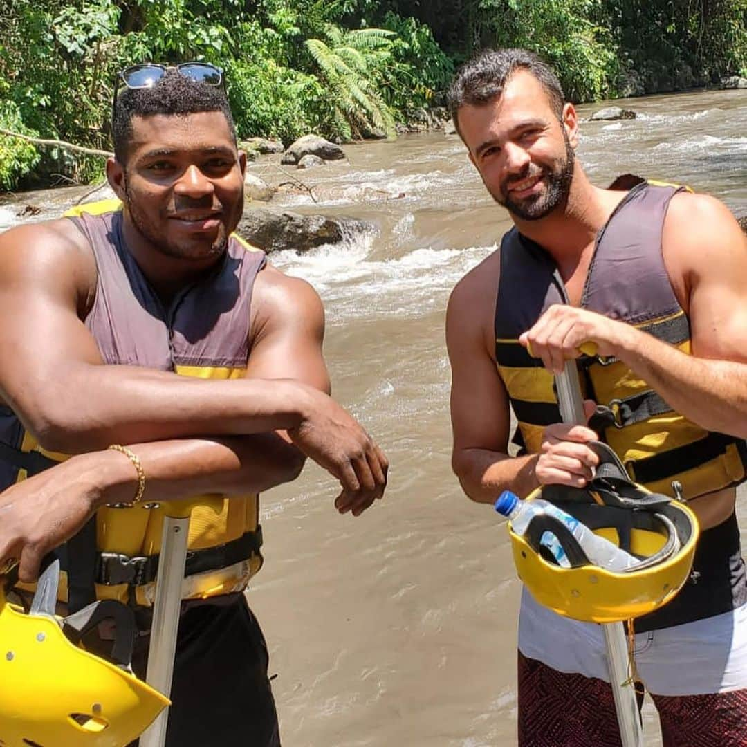 ヤシエル・プイグさんのインスタグラム写真 - (ヤシエル・プイグInstagram)「Water rafting with my crazy friends 🚣‍♀️」10月27日 18時53分 - yasielpuig