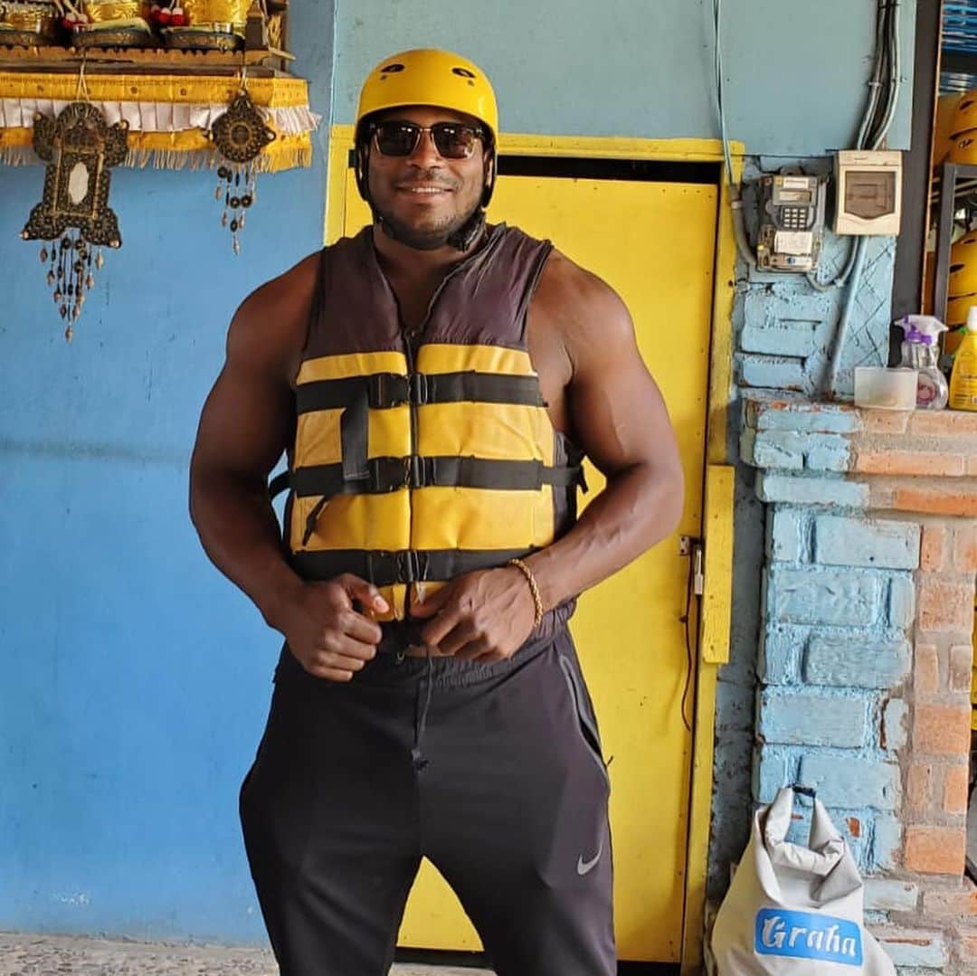 ヤシエル・プイグのインスタグラム：「Water rafting with my crazy friends 🚣‍♀️」