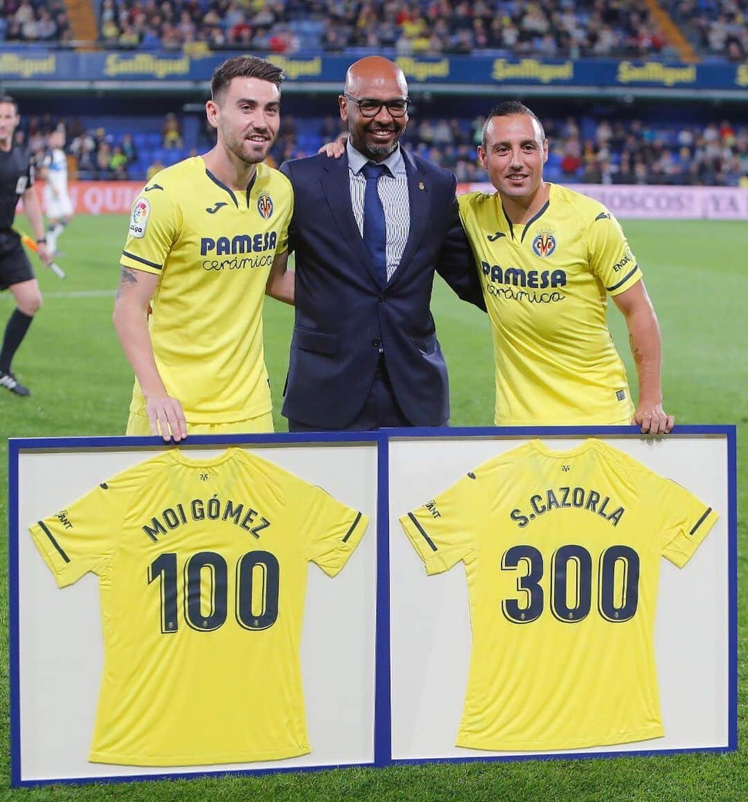 LFPさんのインスタグラム写真 - (LFPInstagram)「This magic moment... 💛 • #LaLiga #LaLigaSantander #Villarreal #MoiGómez #Senna #Cazorla #Football」10月27日 19時01分 - laliga