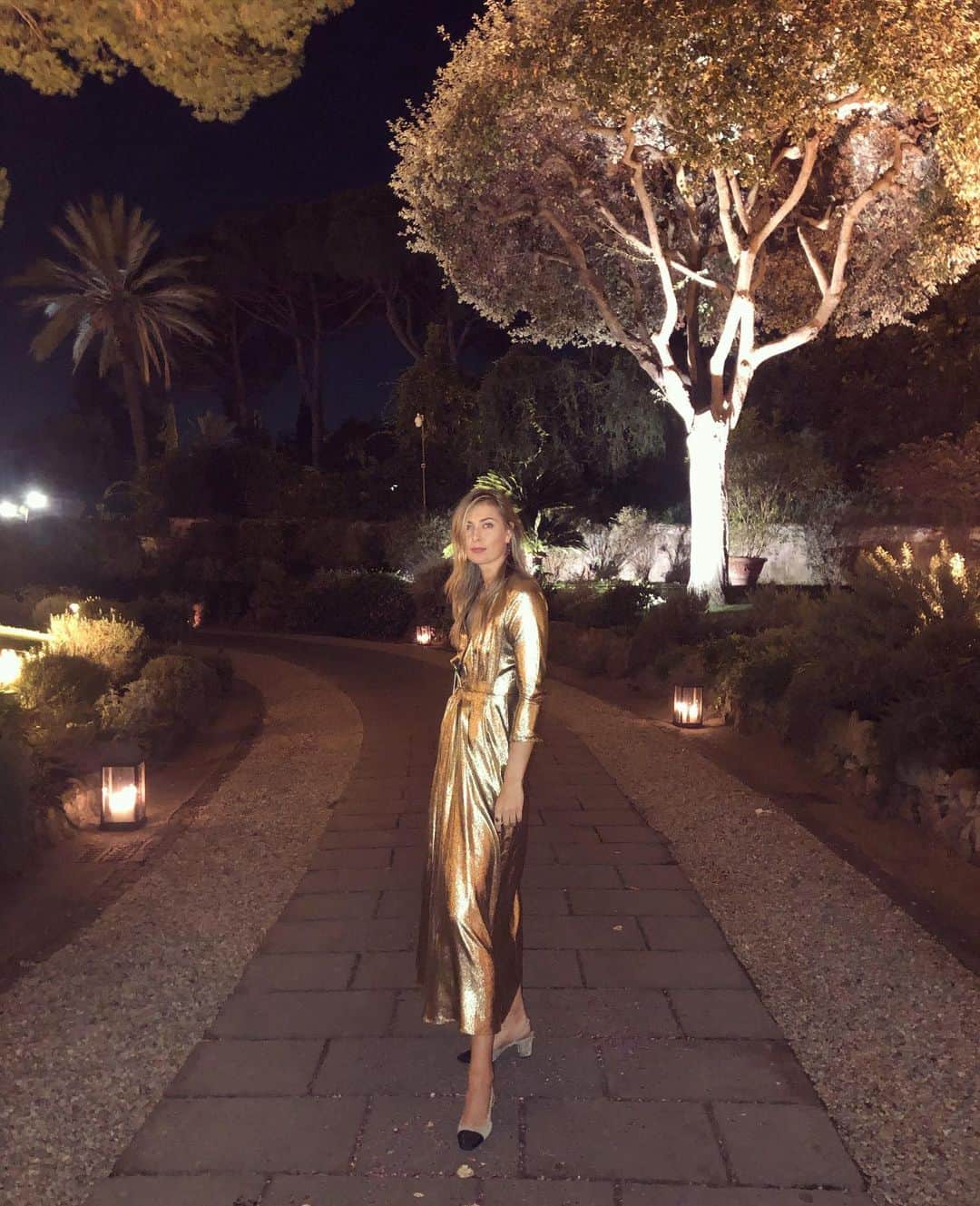 マリア・シャラポワのインスタグラム：「In a vintage Geoffrey Beene dress I first wore in my teens 🇮🇹」