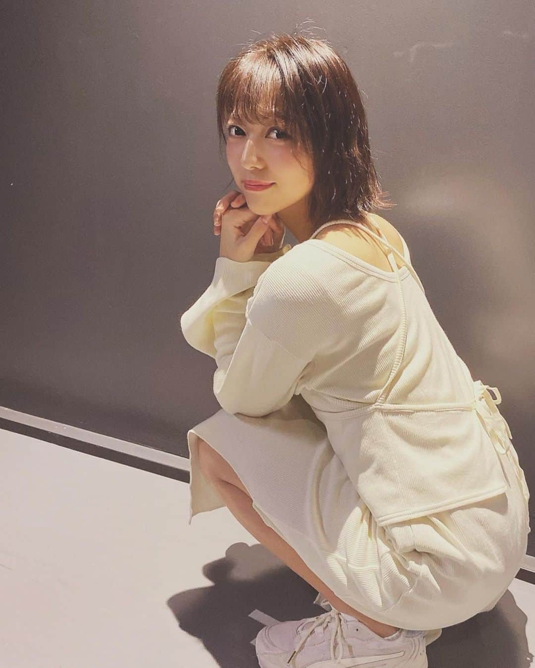 中村歩加さんのインスタグラム写真 - (中村歩加Instagram)「後ろ姿が可愛い服きた☺︎ ビスチェ付きワンピ❤︎ パンプスとあわせてもいいけど、 私はあえてスニーカーで外したよ☺︎ . #毎日投稿1日目  #スニーカーコーデ  #puma  #ootd #followｍe #私服  #スリットワンピース」10月27日 19時19分 - nakamuland_official