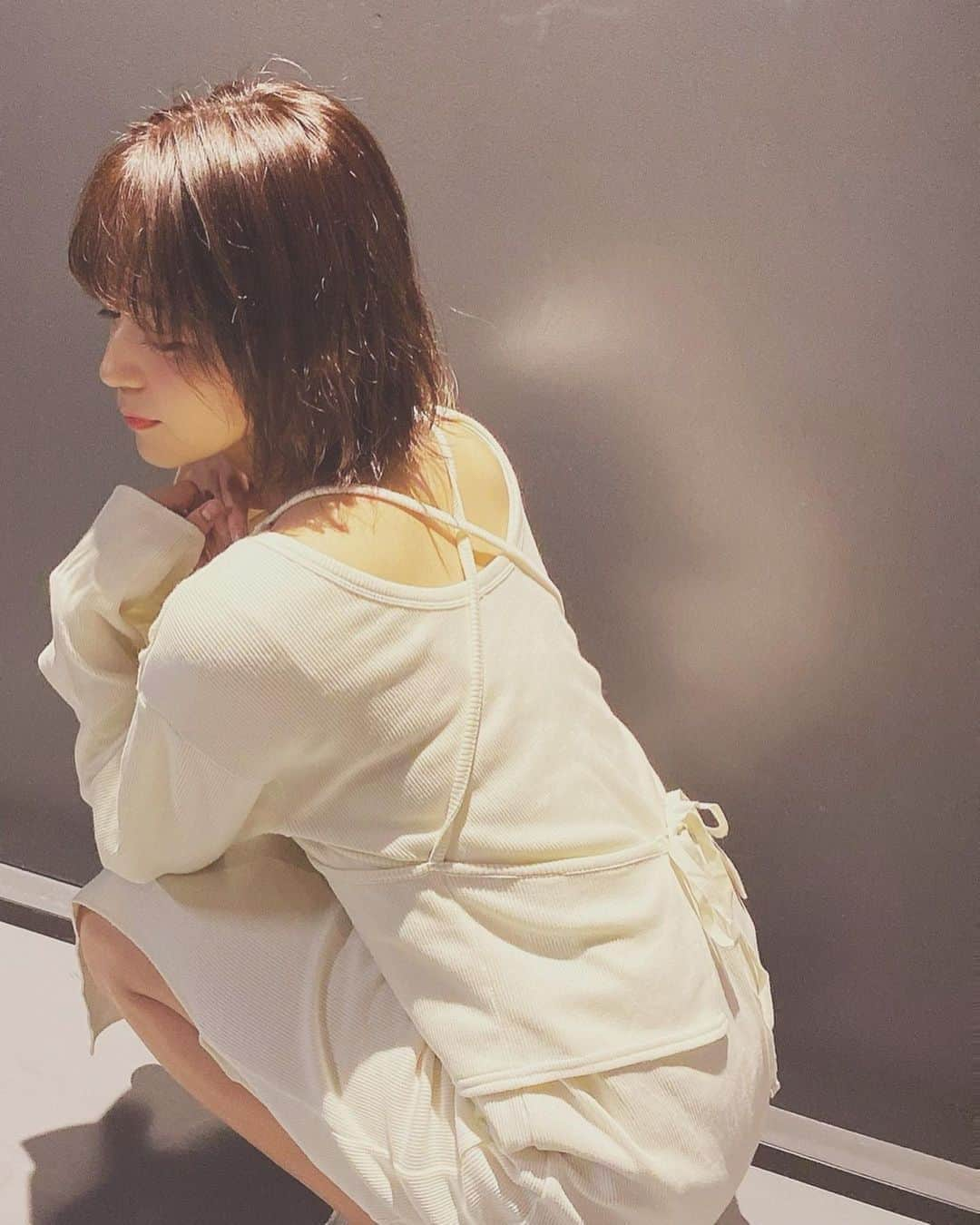 中村歩加さんのインスタグラム写真 - (中村歩加Instagram)「後ろ姿が可愛い服きた☺︎ ビスチェ付きワンピ❤︎ パンプスとあわせてもいいけど、 私はあえてスニーカーで外したよ☺︎ . #毎日投稿1日目  #スニーカーコーデ  #puma  #ootd #followｍe #私服  #スリットワンピース」10月27日 19時19分 - nakamuland_official