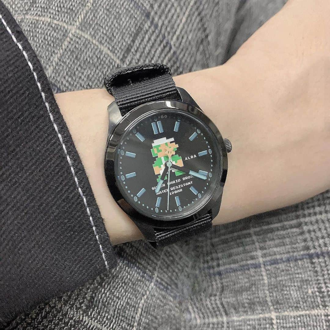 ゆうぴーまんさんのインスタグラム写真 - (ゆうぴーまんInstagram)「この間ALBAのスーパーマリオウオッチをGETした⌚️🕴自分はACCK423を選んだ🥺シンプルで使いやすいし防水だからめちゃんこ良き！マリオウオッチかわいいなあ〜😍😍😍 #アルバ #腕時計 #ウオッチ #ウォッチ #マリオ #スーパーマリオウオッチ #PR」10月27日 19時21分 - yu_u_sb