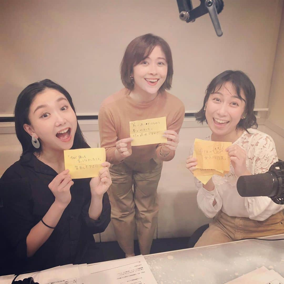 まりゑさんのインスタグラム写真 - (まりゑInstagram)「🌹今夜23時🌹 host宮澤エマ guest関谷春子&まりゑ 放送ギリギリ⁉️ 闇鍋トーク第2弾🍲 この番組と連動してサプライズ企画もあります‼️ このbayfm『Show me love』と、女優倶楽部のYouTubeもcheckしてね💋  闇鍋トーク第2弾てこともあり 今夜はかーなりーー大胆に放送ギリギリなトーク満載と予想されます💋 心臓がお弱い方は胸よりも少し上にございます鎖骨あたりをコリコリマッサージしながらご覧ください。リンパが流され翌朝浮腫みませんよ。  #女優倶楽部 #bayfm #showmelove #宮澤エマ　#関谷春子 #まりゑ #ラジオ　#番組　#放送　#ギリギリ #闇鍋　#トーク　#23時 #女優倶楽部YouTube #チェック　#聞き逃さないで」10月27日 19時31分 - manmarumarie