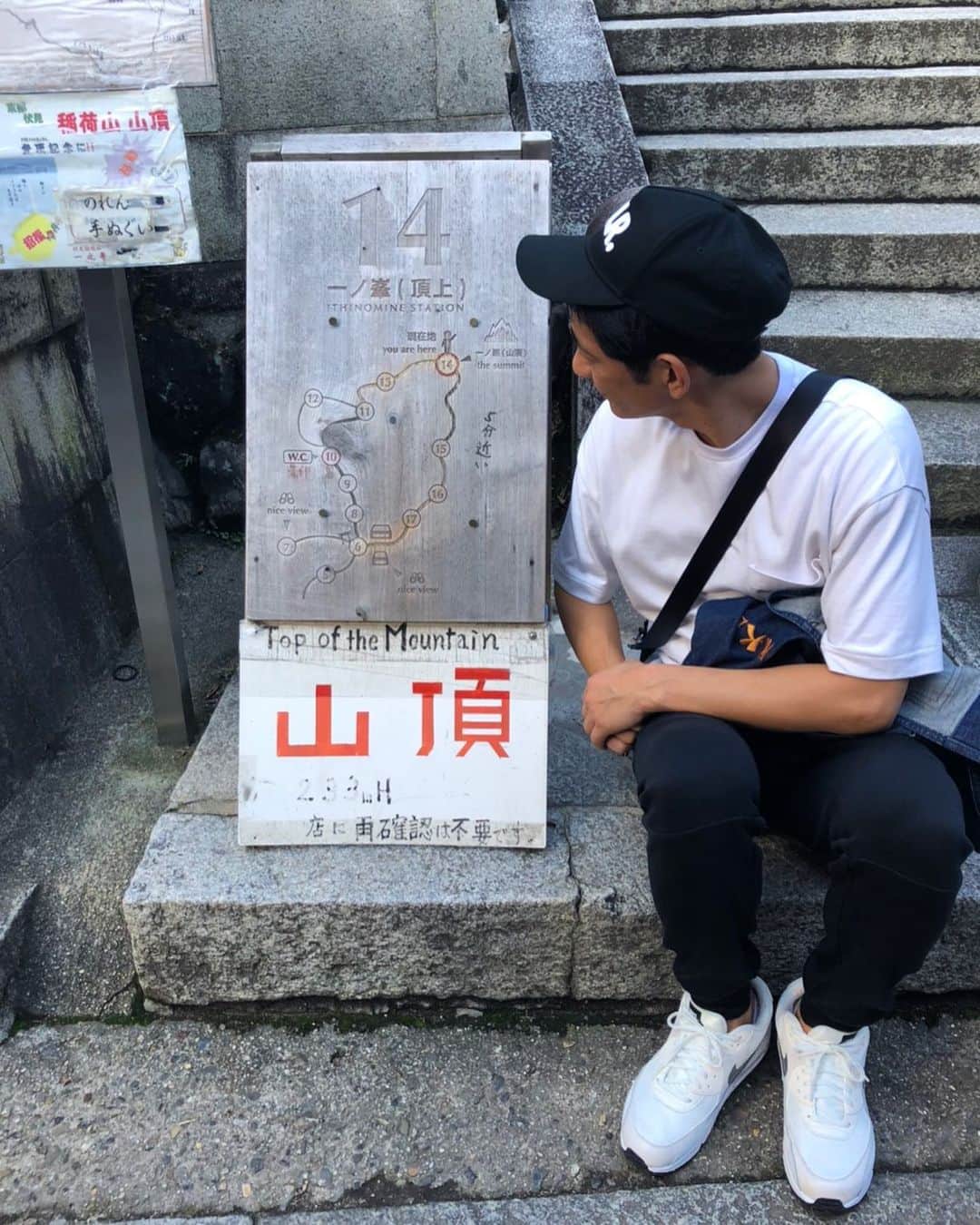 柴田英嗣のインスタグラム：「夏休み  #思い出に写真取ったよ #想像以上だったなぁー #凄い数だったなぁー #結構長くて疲れたなぁー #次は入り口で撮ろう #絶対映える入り口で撮ろう！！ #何処なのかわかる入り口で撮ろう！」