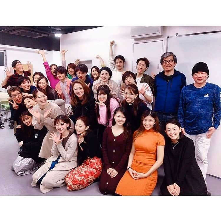 咲希あかねさんのインスタグラム写真 - (咲希あかねInstagram)「#liveairline のみんなで、#西村ひろちょ さんのポーズ！！ それぞれの役者魂が光るイイ写真😆♡ 作品ではこんなポーズしないのに、やるからには本気なみんなが大好きだーーー(๑˃̵ᴗ˂̵) #ライブエアライン  #稽古中 #俳優座劇場」10月27日 19時48分 - akane_saki