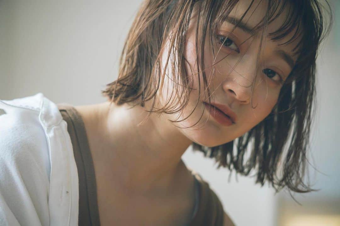 磯俣愛さんのインスタグラム写真 - (磯俣愛Instagram)「エモいということ . . . #ボブ#切りっぱなしボブ#外はねボブ#ボブスタイル#ボブヘア#被写体#写真#東京カメラ部#オリンピック#オリンピックチケット#作品撮り#秋撮影#秋#秋メイク#オレンジメイク#囲みメイク#秋リップ#celvoke09#セルヴォーク#ナチュラルコスメ#ブラウンリップ#エモい#秋コーデ#ナチュラルメイク」10月27日 19時49分 - ai_isomata